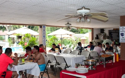 Hotel con alimentos incluidos y aventura