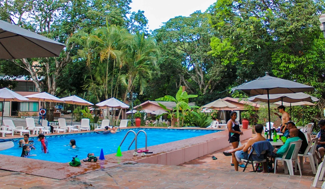 Hotel con alberca y buffet en Jalcomulco Veracruz — Cotlamani Hotel Aventura