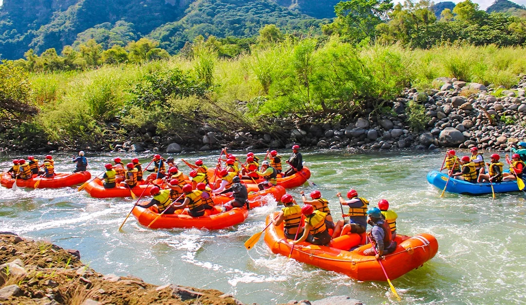 Qué tan seguro es el rafting — Guías y equipo de seguridad en Jalcomulco Cotlamani